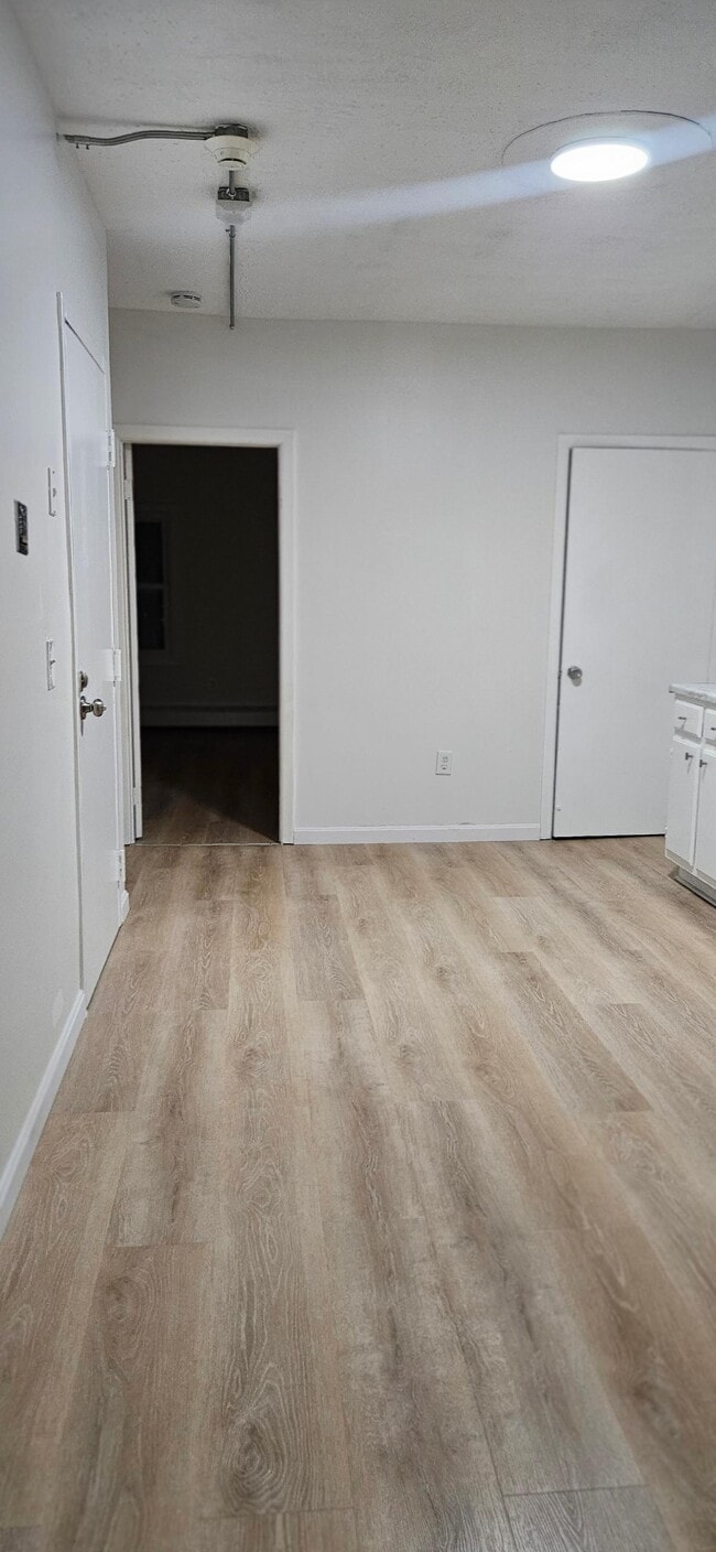 Building Photo - 76 Beacon Ave