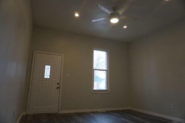 Building Photo - 968 W 500 S