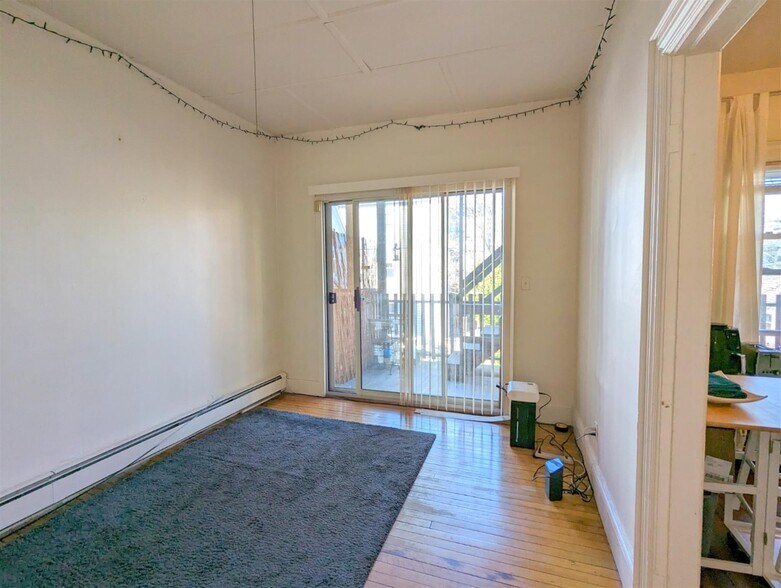 Building Photo - 8 Evergreen Sq