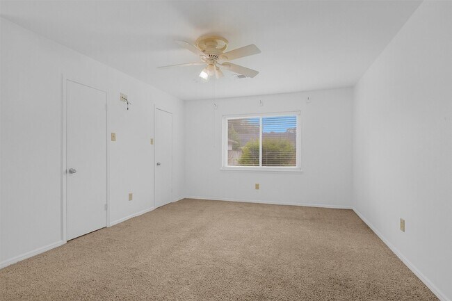 Building Photo - 1122 Rhine Ln