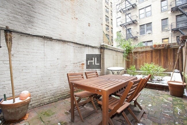 Building Photo - 121 W 92nd St