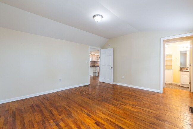 Building Photo - 4-Bedroom Rental in Prime Hapeville Location