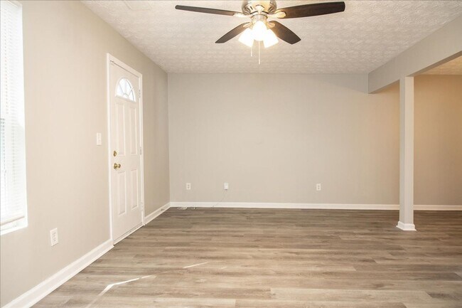 Building Photo - $400 Move In Special: Newly Renovated 3/2 Townhome in Quiet Decatur Neighborhood!