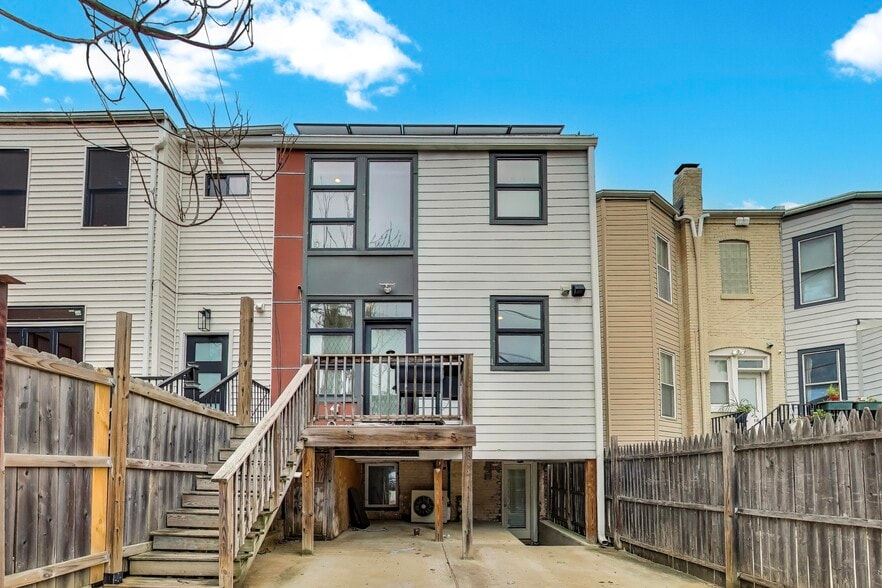 Building Photo - 646 Keefer Pl NW