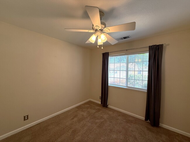Building Photo - 2170 Robailey Dr