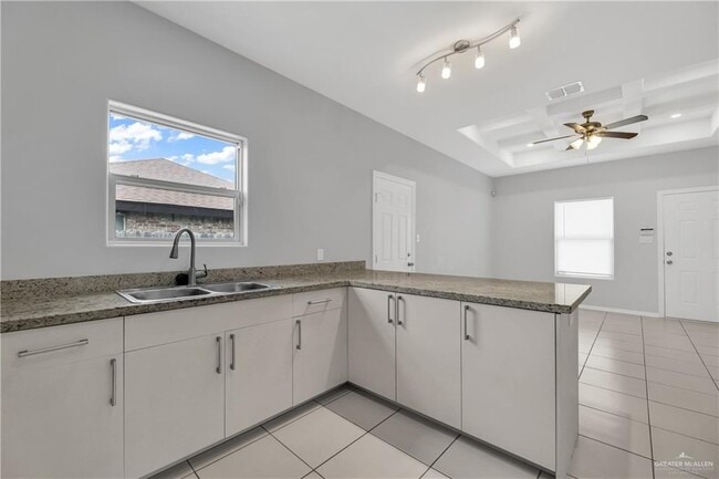 Building Photo - 12 Paola St