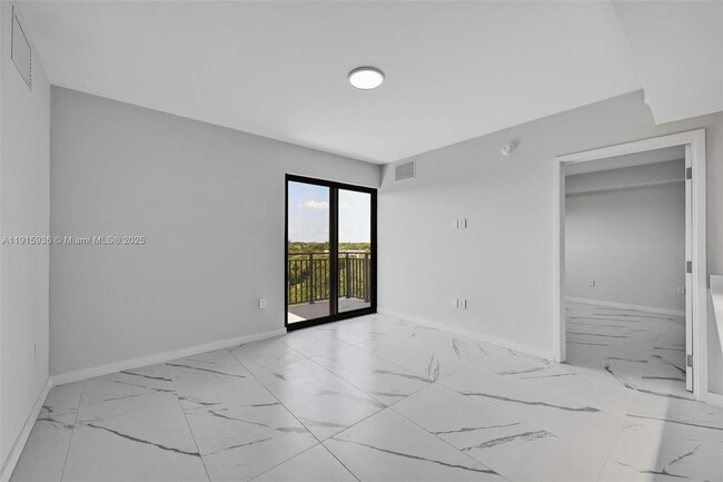 Building Photo - 840 NE 130th St