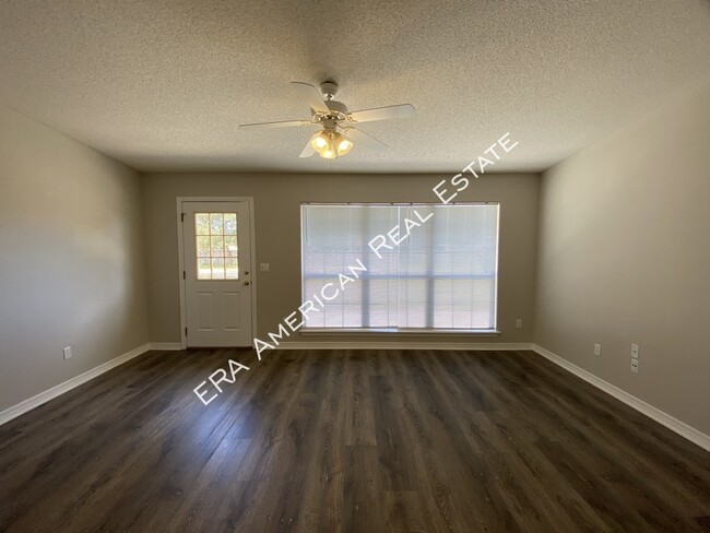Building Photo - 2110 Bahama Dr