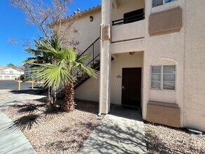 Building Photo - 3 bedroom 2 bathroom Summerlin condo!