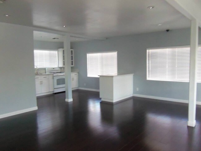 Kitchen - 6623 Babcock Ave