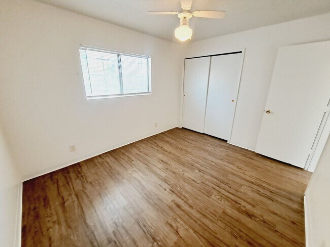 Building Photo - 3618 Lafayette Dr NE