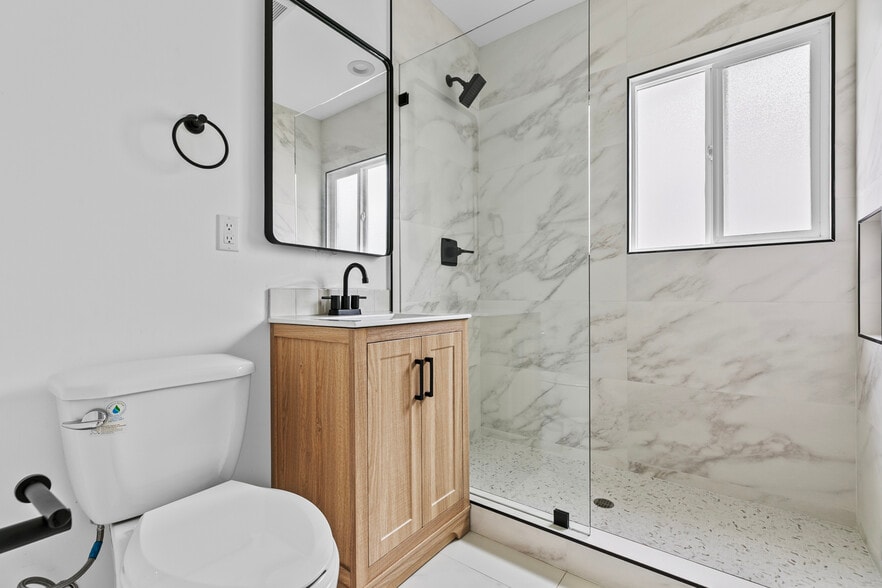 Building Photo - 6921 Bluebell Ave