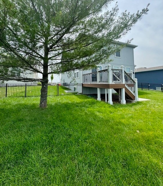 Building Photo - Large 4 Bedroom with Finished Basement - L...