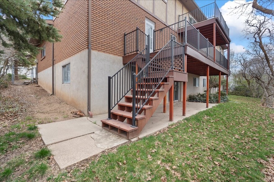 Building Photo - 717 Woodridge Dr