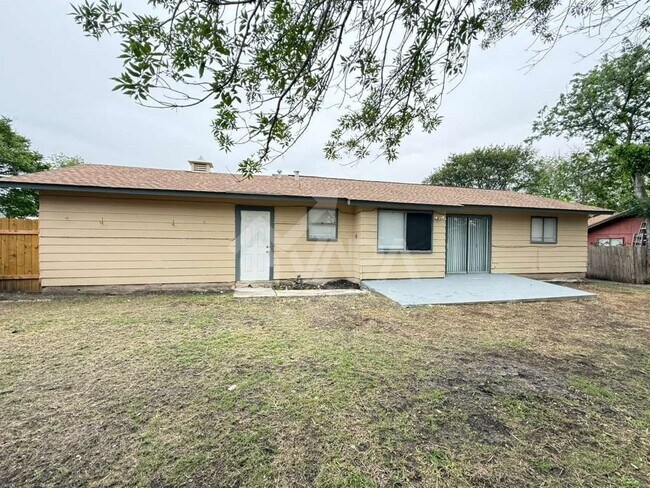 Building Photo - 5419 Lk Grv Dr