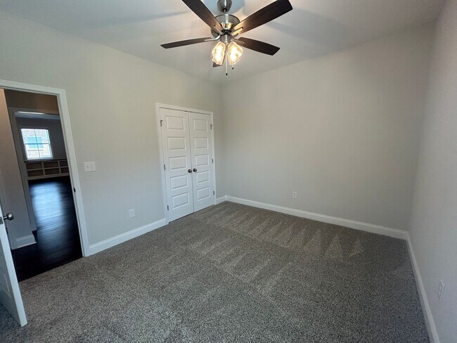 Building Photo - Beautiful 4BR Home in Athens with Bonus Room & Fenced Yard