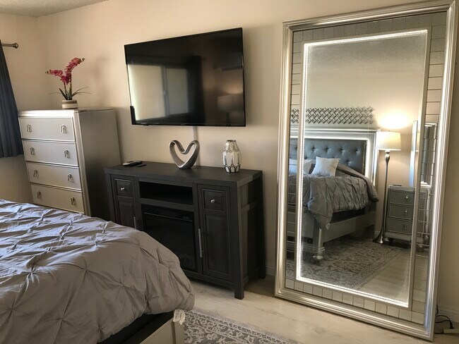 Building Photo - 1299 Cordova St