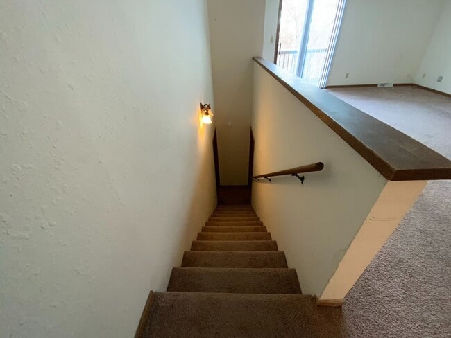 Building Photo - 4 Bedroom 3 Bath Condo