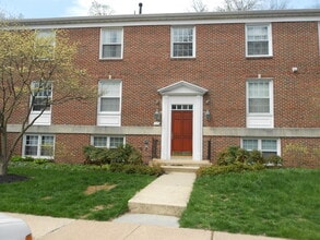 Building Photo - August 2026/2027 Loyola off-campus  2bd/2ba Homeland Southway Condo w/ CAC & more! - Available 8/9