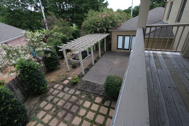 Building Photo - EXECUTE LIVING IN PRIVATE COMMUNITY