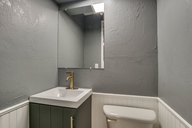 Building Photo - 4106 Mason Dr