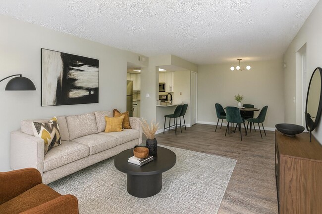 Building Photo - 1531 SE Royal Green Cir