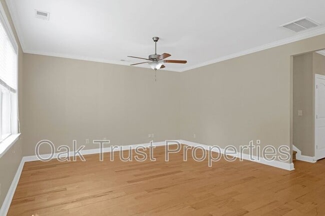 Building Photo - 5185 Celtic Dr