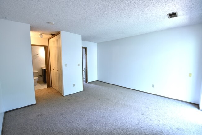 Building Photo - 2643 Sherwood Cir
