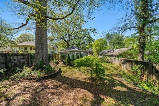 Building Photo - 2220 Newnan St