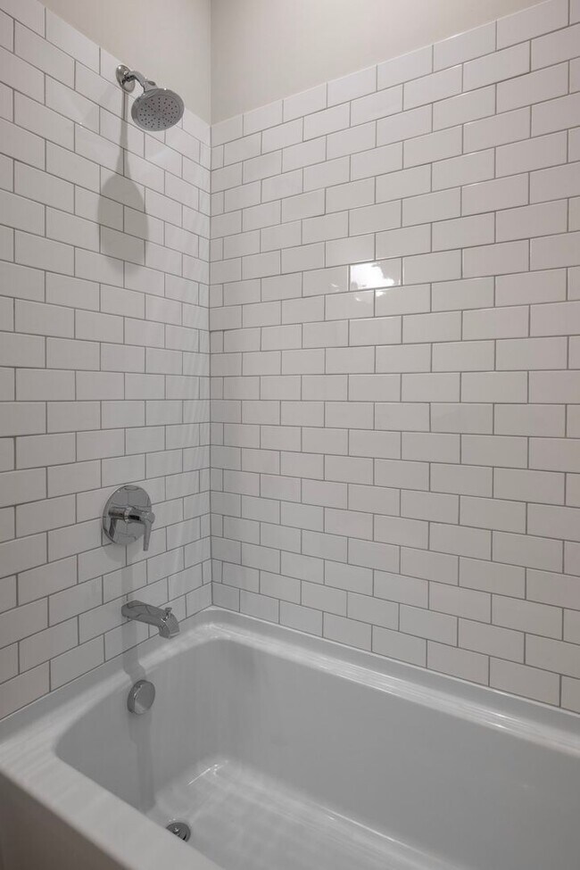 Building Photo - Burton One Bedroom Loft