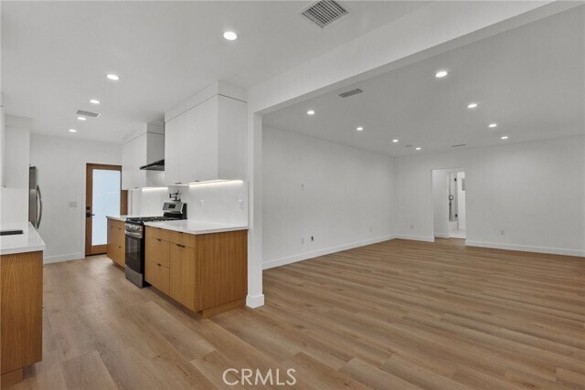 Building Photo - 5730 Stansbury Ave