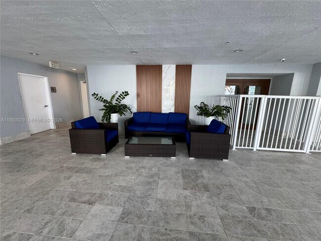 Building Photo - 170 SE 14th St