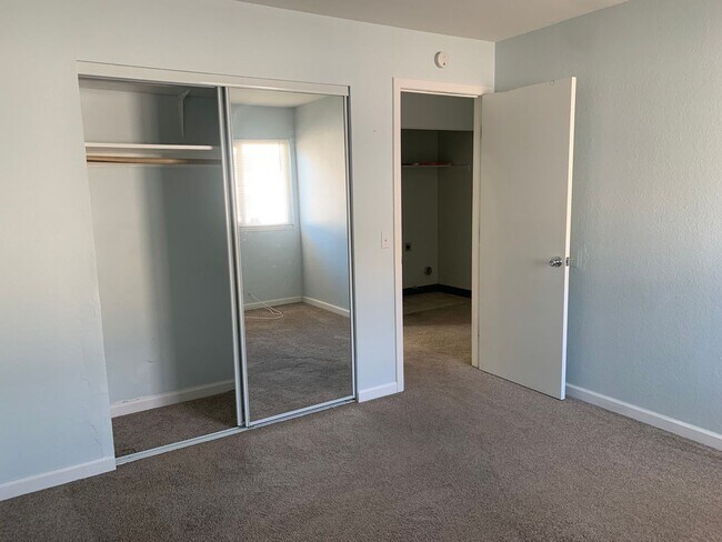 Building Photo - Beautifully Maintained Fairfield Home is A...
