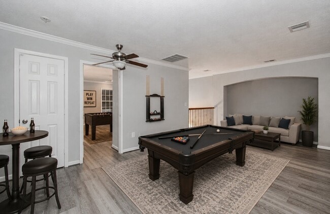 Building Photo - 302 Trillium Dr