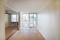 Building Photo - Corner unit on Pensacola!