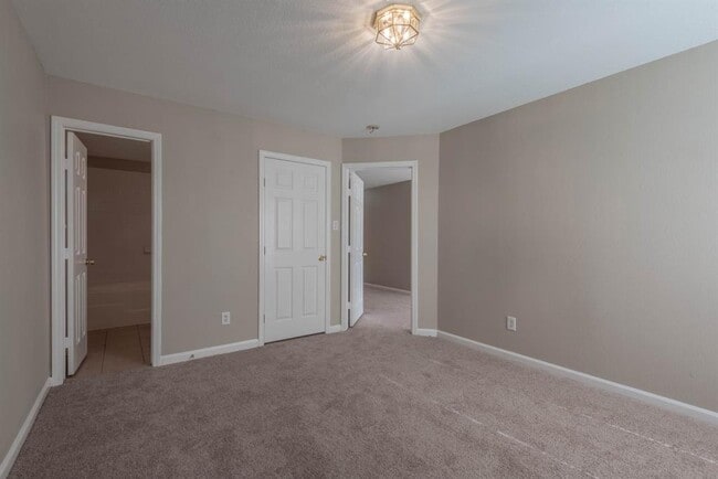 Building Photo - 10203 Azalea Village Dr