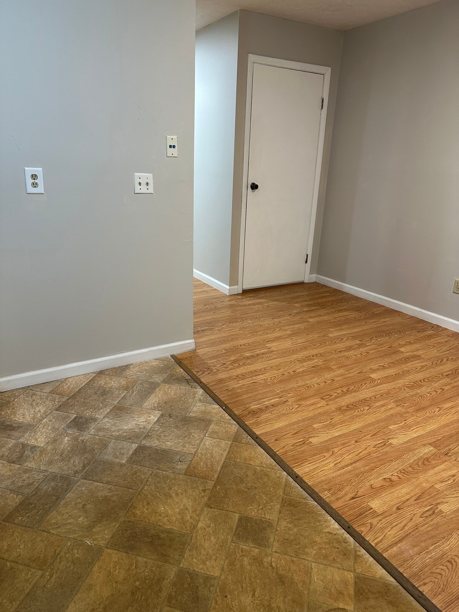 Building Photo - 2536 Sandbury Blvd