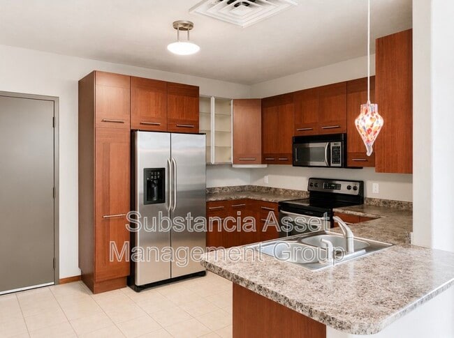 Building Photo - Casita Blanca
