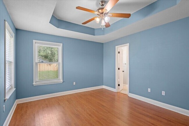 Building Photo - 15116 Rosewood St