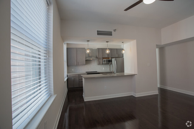 2BR,1BA,-1023SF - The Fairfax Apartments