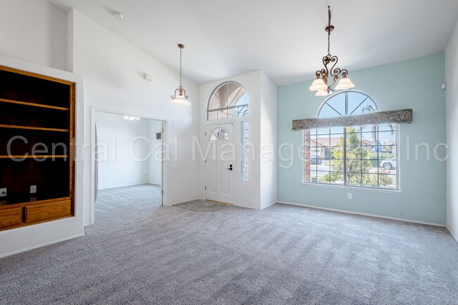 Building Photo - 3 Bedroom + Office, 2 Bath Home with Solar...