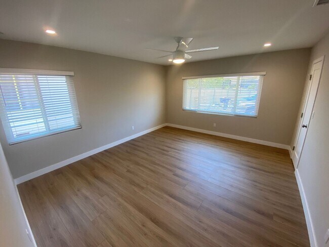 Building Photo - Recently Renovated! 4BD/2BA