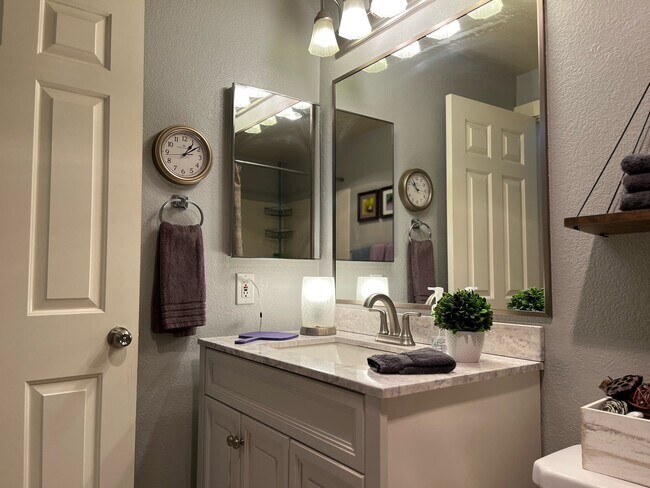 Bathroom - 10009 NE 120th Ln