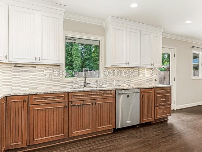Building Photo - 1174 Robinhood Cir