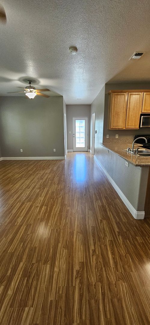 Building Photo - G Street 6 Plex