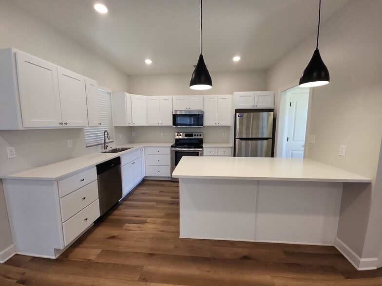 Building Photo - 390 N Liberty St