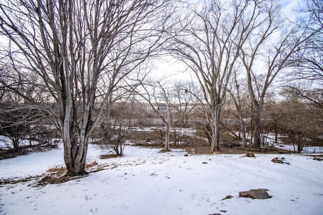 Building Photo - 2826 Bryan Ave