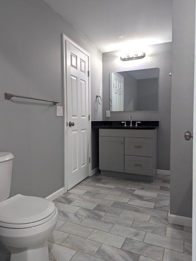 Building Photo - AVAILABLE NOW - $300 OFF 1ST FULL MONTH Modern Remodeled 3BR Home with Bonus Loft & Spacious Livi...