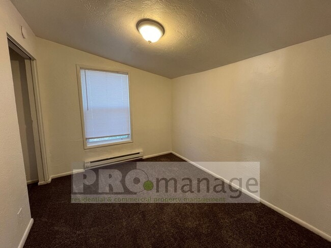 Building Photo - 3b/1ba main level home
