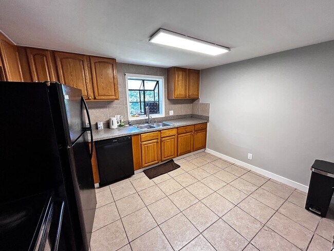 Building Photo - Charming, Newly Renovated 3-Bedroom Home w...
